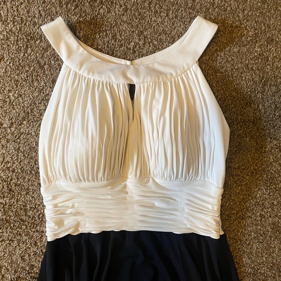 Black & white Sangria women’s formal dress - Picture 3 of 7